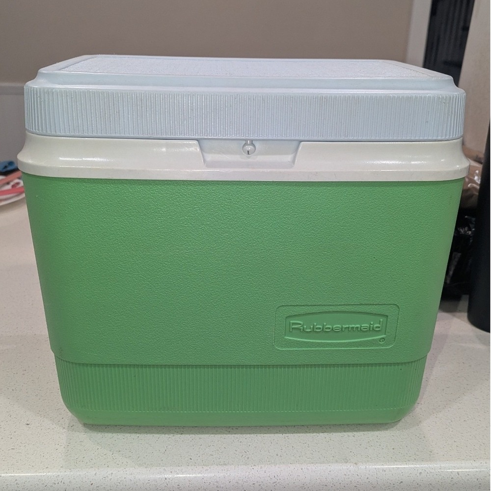 Vintage Rubbermaid Personal Cooler Green Plastic Insulated Lunch Box Retro Neon